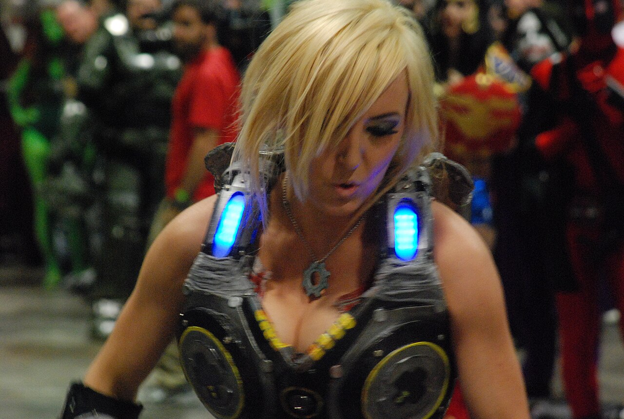 Adult cosplayer Jessica in Gears of War armor costume